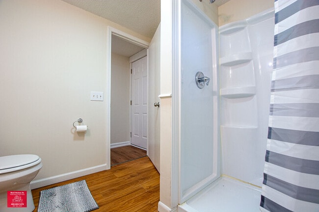 Photo - 6423 Vane St