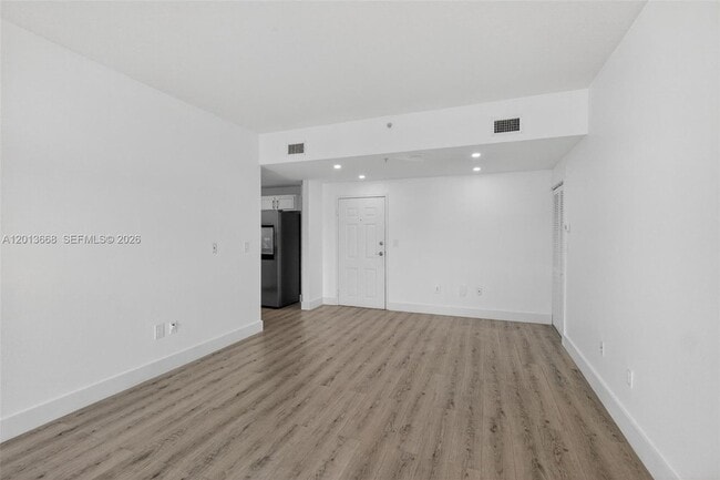 Photo - 5271 SW 8th St Unidad 305