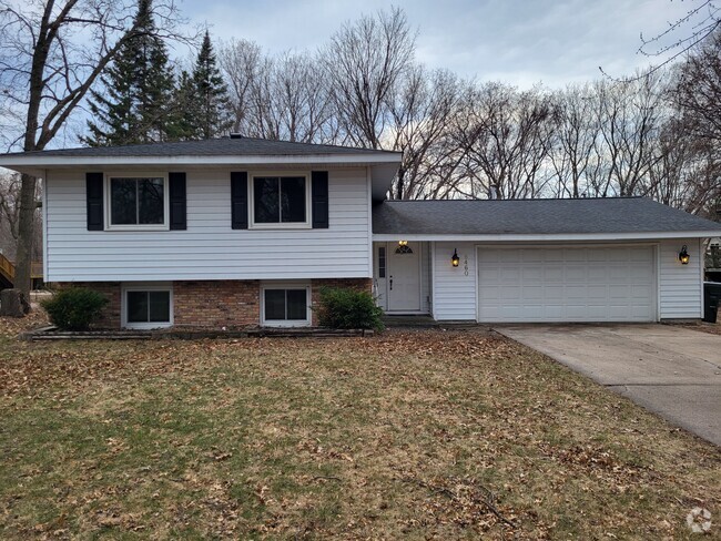 Welcome to 8460 Red Oak Drive - 8460 Red Oak Dr Rental