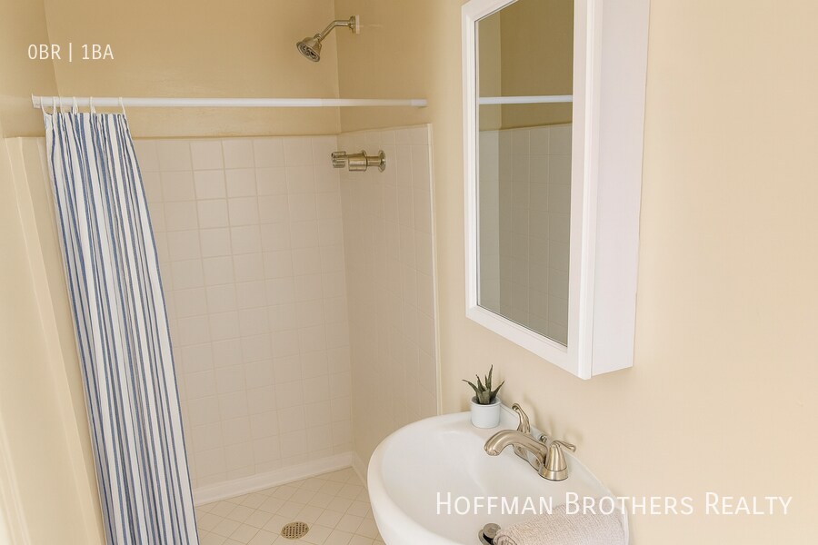 Photo - 246 S Kenmore Ave Unidad 202