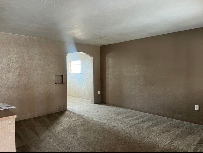 Photo - 650 Dunster St