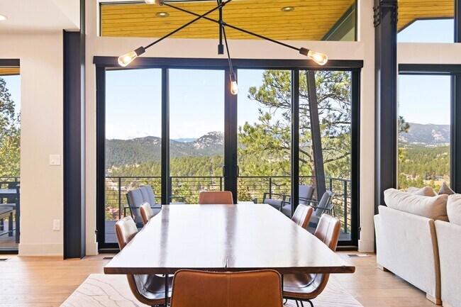 Photo - 4475 Forest Trail