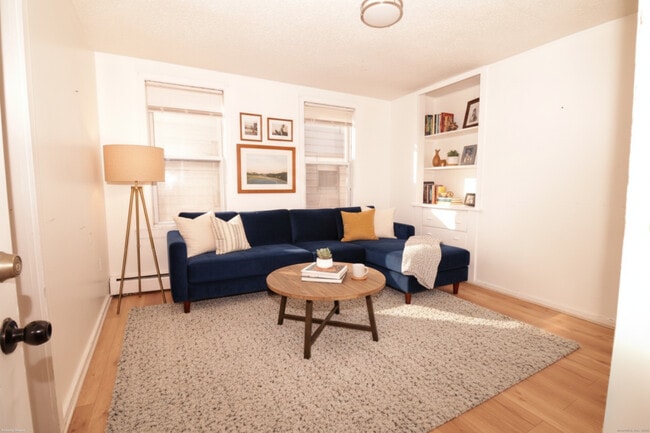 Building Photo - 117 Lamberton St