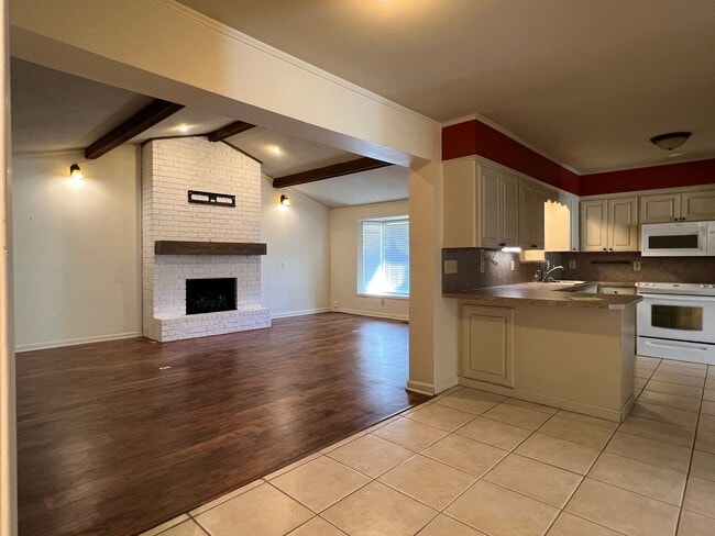 Photo - 2111 Seminole Trail