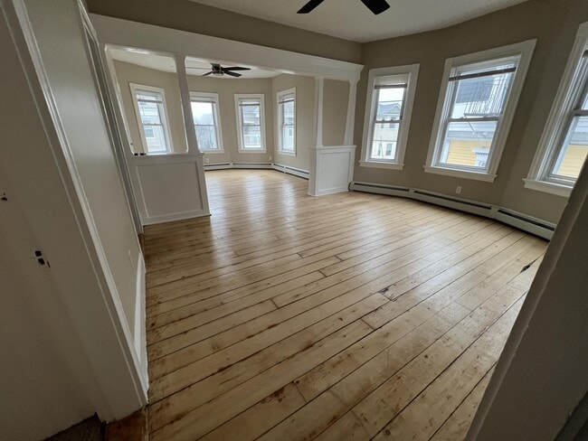 Building Photo - 17 Grove St Unit 3