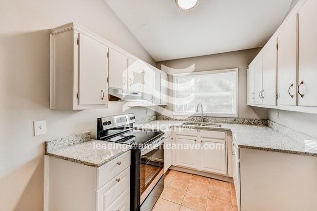 Photo - 1229 Birchwood St