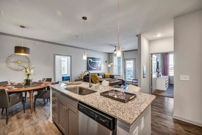 Photo - Spacious Comfort with Upscale Finishes! Unidad HAB