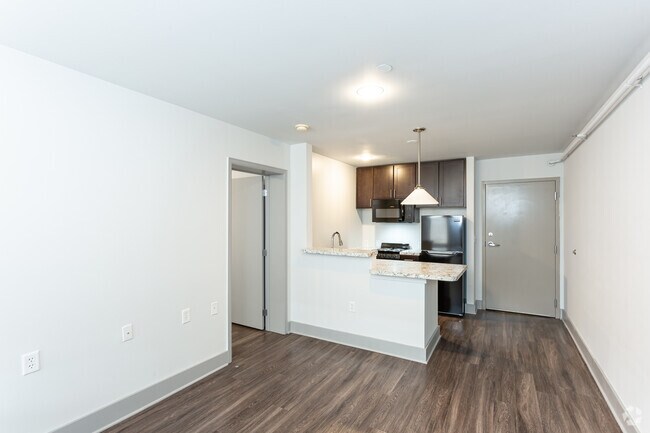 1BA, 1BR - 550 SF