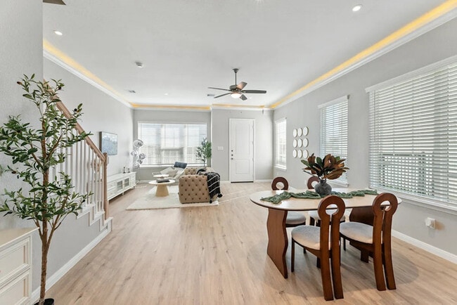 Stunning 3 bed 2.5 bath Modern Townhouse
