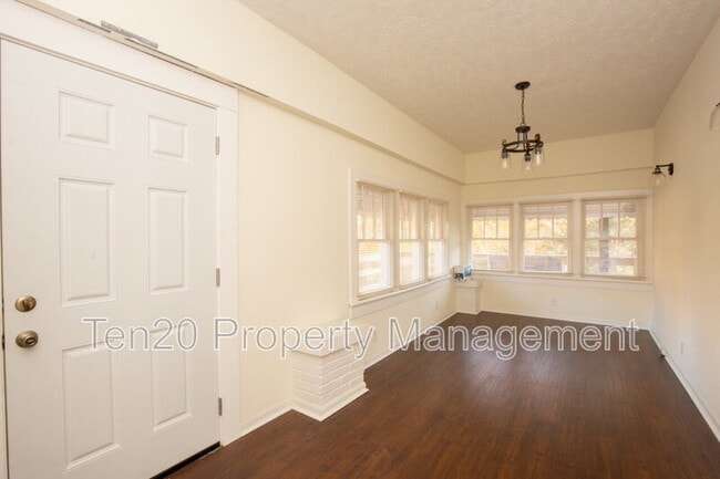 Photo - 2111 Summerville Rd