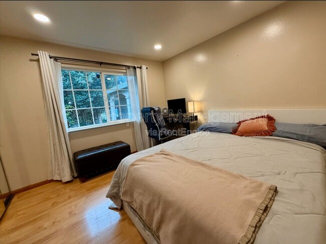 Photo - 1411 Hillsdale Ave