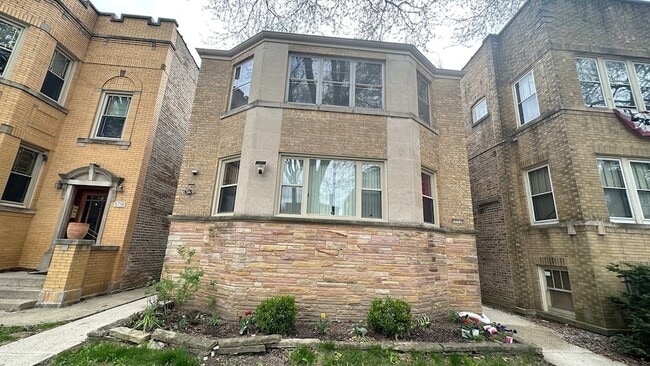 Building Photo - 5717 N St Louis Ave Unit 2