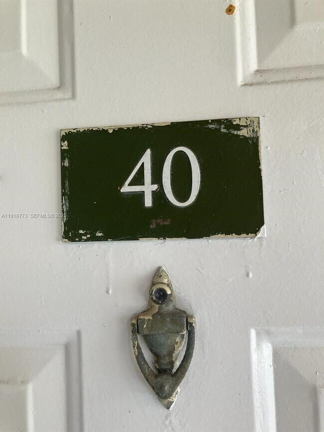 Building Photo - 5200 NW 31st Ave Unit 40