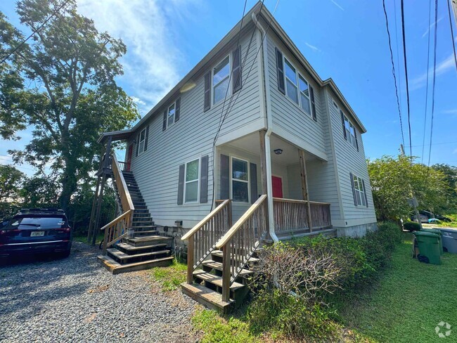 Building Photo - 38 Weeden St Unit A Rental