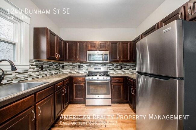 Photo - 1240 Dunham St SE