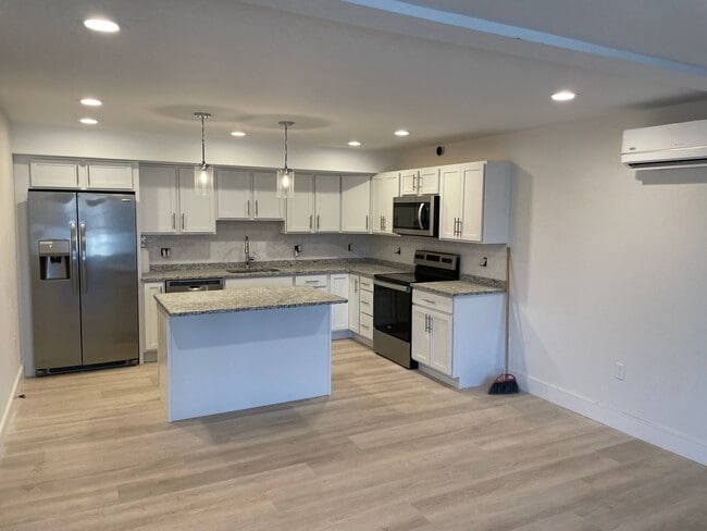 Building Photo - 24 Saint Anthonys Ln Unit B Rental