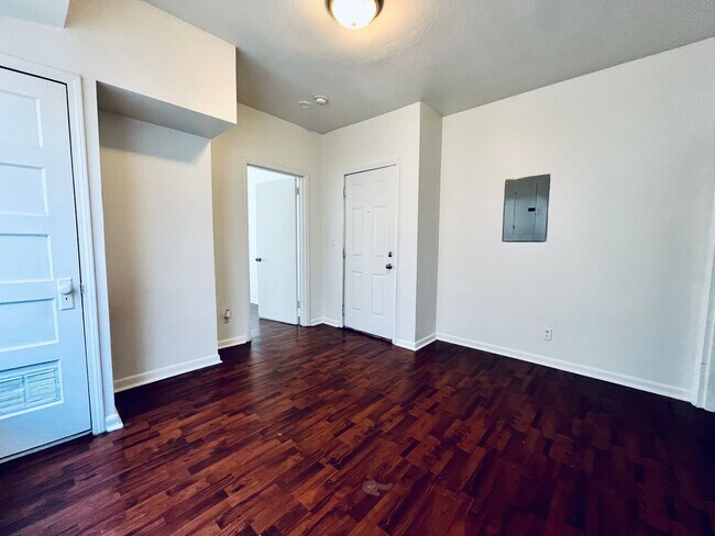 Photo - 307 Woodbine St Unit 1