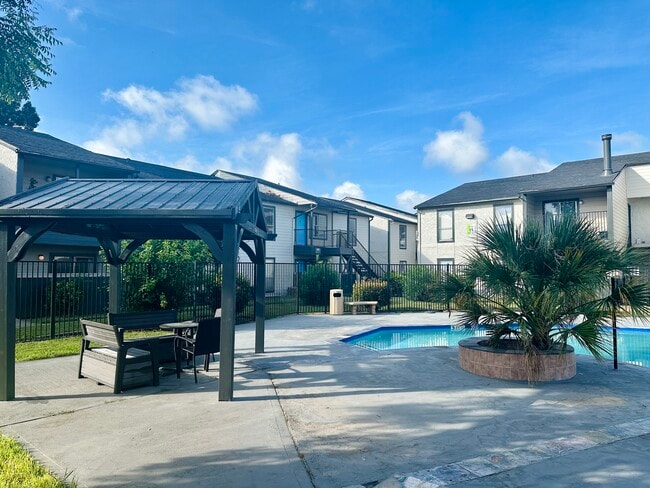 7203 Bellerive Dr - Stonegate