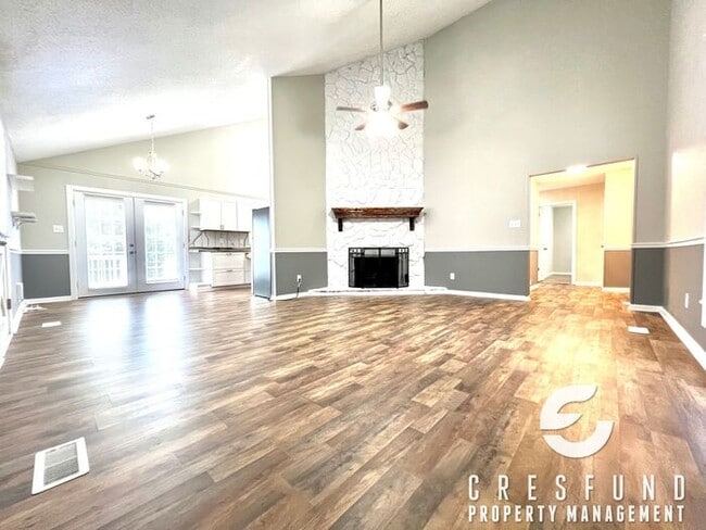 Photo - 3 BEDROOM AVAILABLE NOW - Convenient acces...
