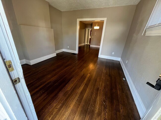 Photo - Richmond 1025-1027 Unit Richmond 1027