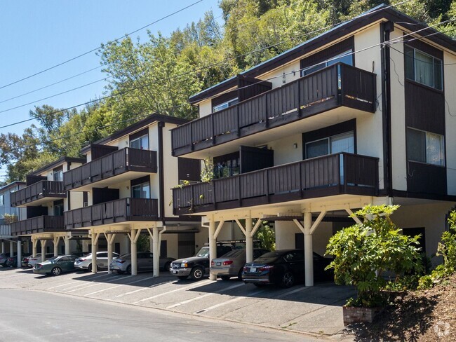 Building Photo - 43 Cedar St Unit C Rental