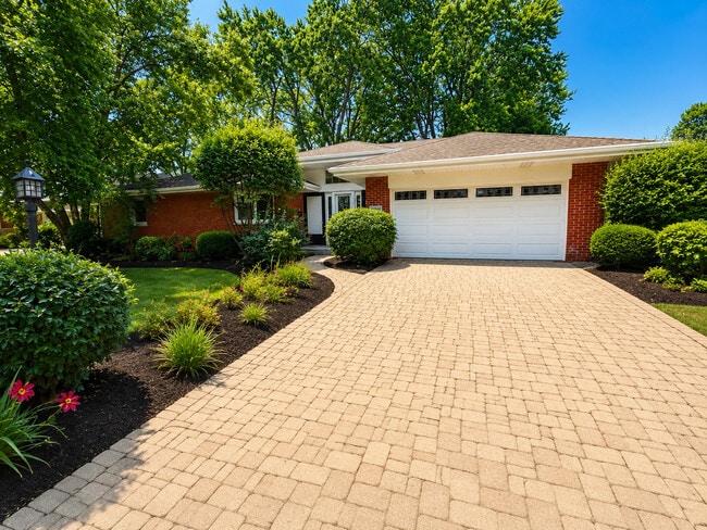 Photo - 924 Brookline Ln