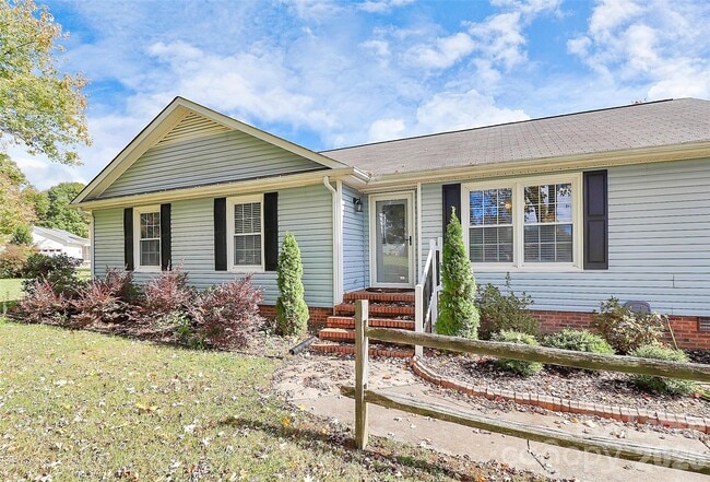 Building Photo - 4227 Deerfield Dr