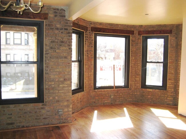 Photo - 920 W Belle Plaine Ave Unit 1W