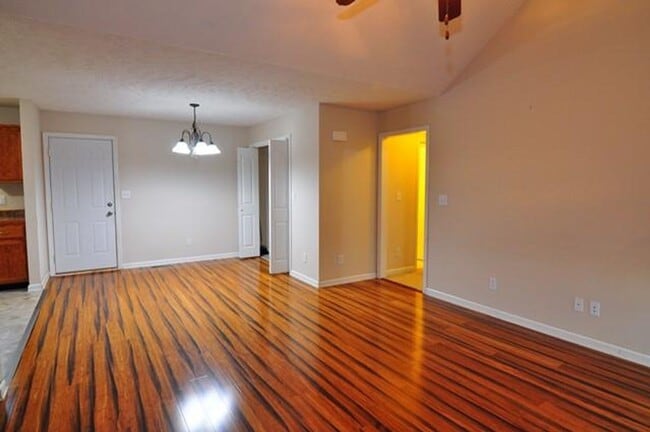 Photo - 571 Oakmont Dr