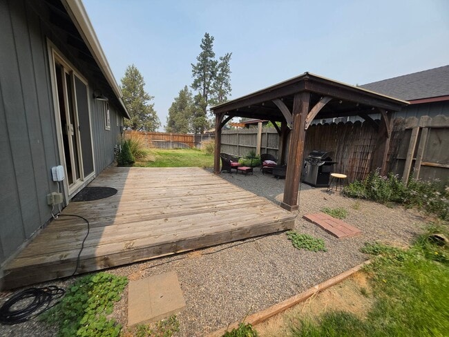Photo - 460 N Maple St