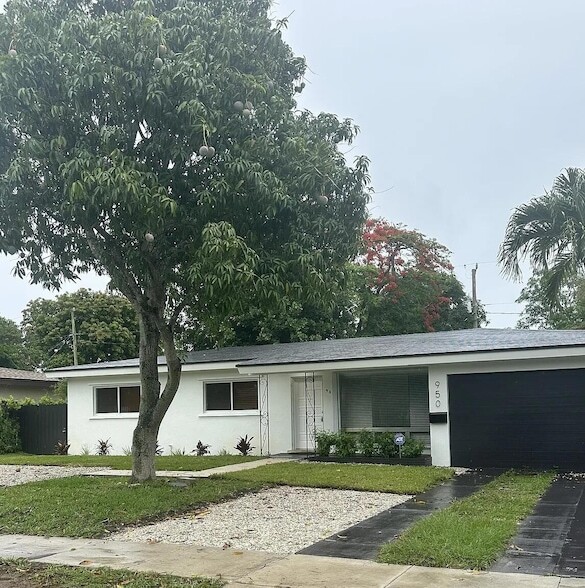 Photo - 950 E Dayton Cir