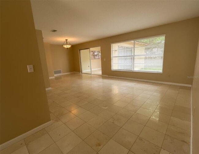 Photo - 208 Shady Hollow