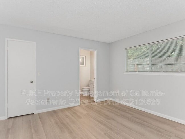 Photo - 5047 Sparrow Ct