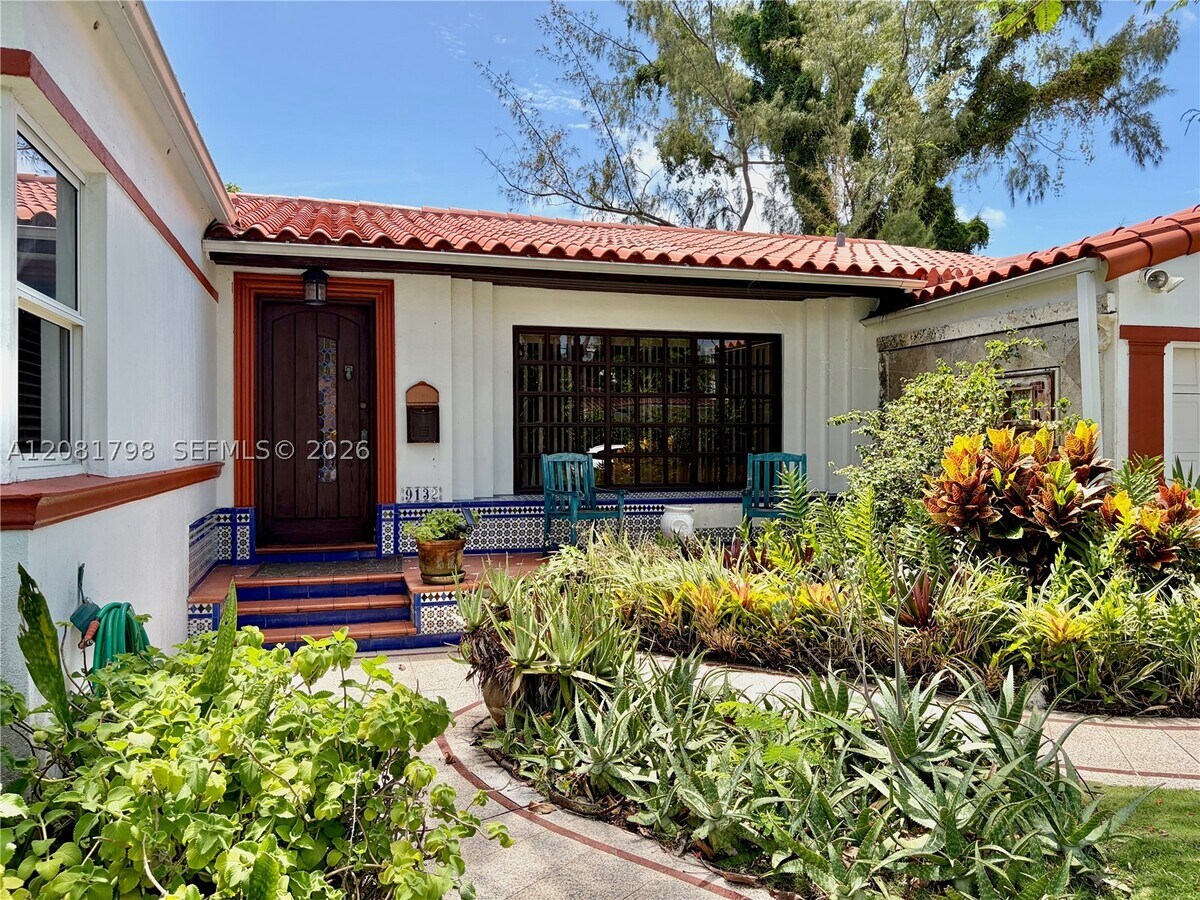 Photo - 9132 Byron Ave