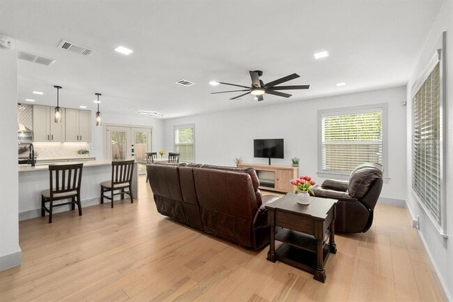 Photo - 500 Arbor Ln