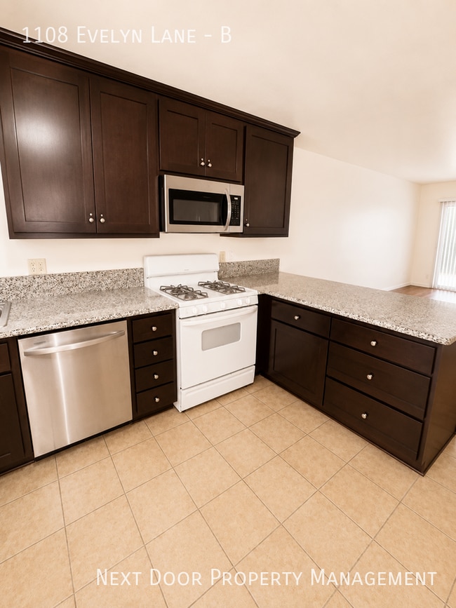 Building Photo - 1108 Evelyn Ln Unit B