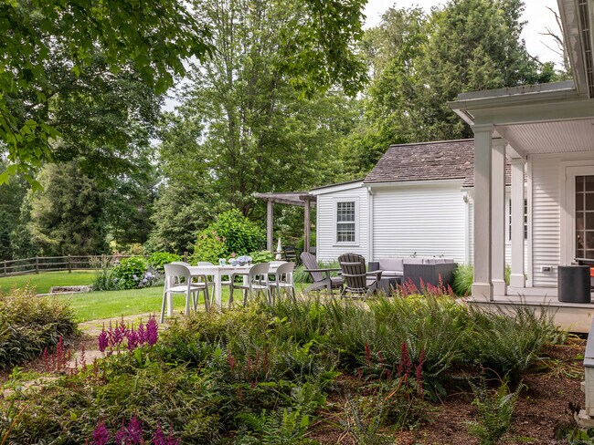 Photo - 61 Old Litchfield Rd