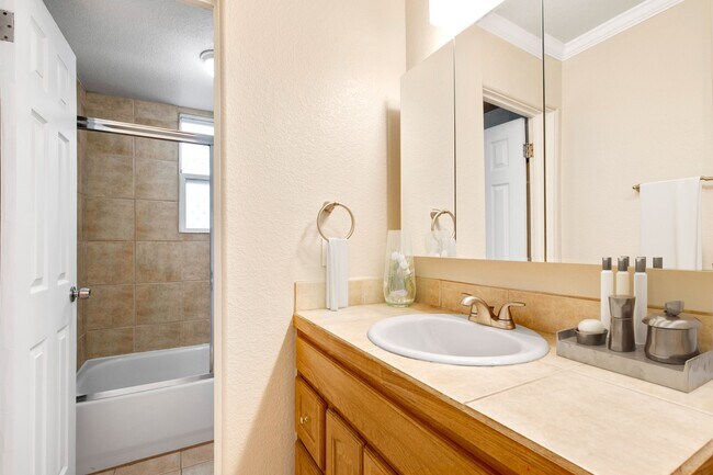 Photo - University 16