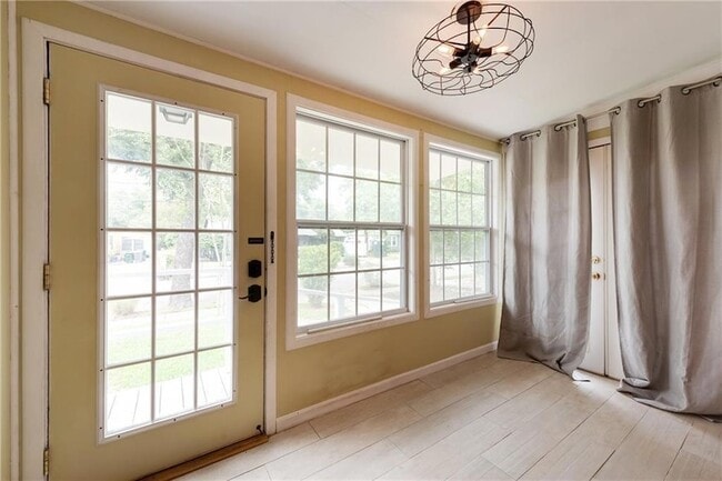 Photo - 1500 Romeria Dr