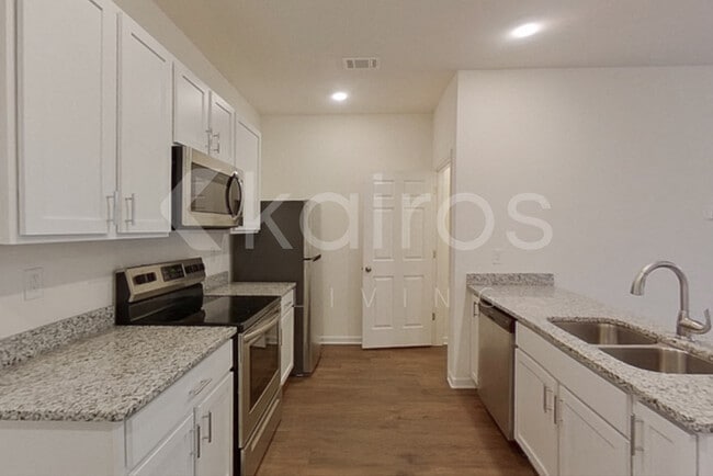 Photo - 214 Long Is Dr