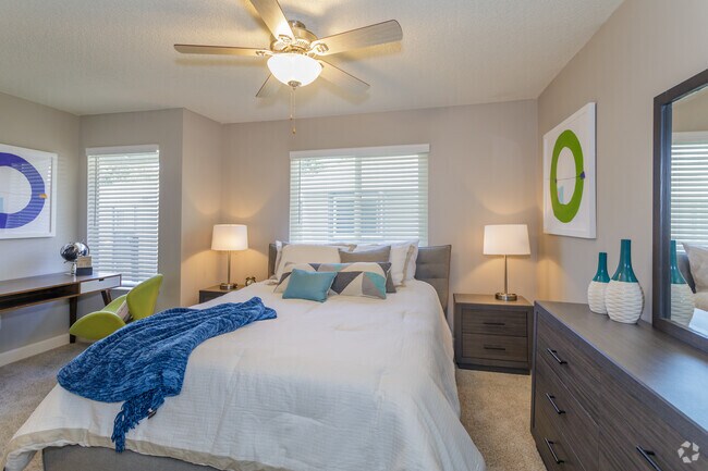 2BR, 1.5BA - 950 SF