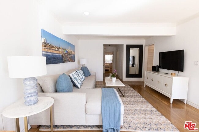 Building Photo - 2101 Ocean Ave Unit 3