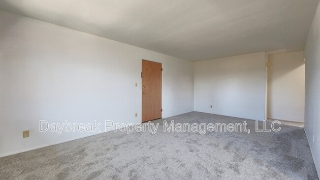 Photo - 2913 8th St N