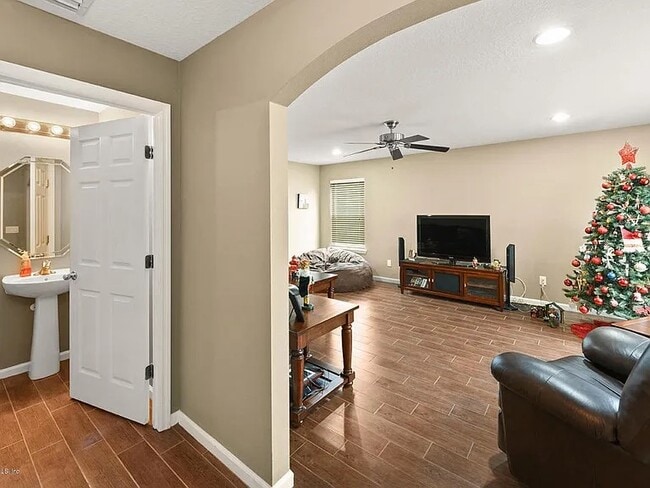 Photo - 664 Sunny Stroll Dr