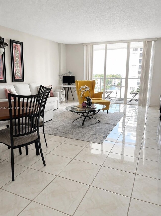 Building Photo - 5701 Collins Ave Unit 511