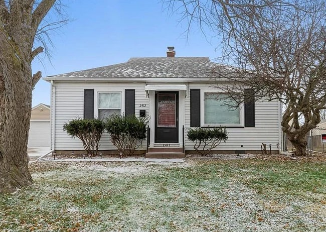 Terrific two bedroom home in Rock Island! - Terrific two bedroom home in Rock Island!
