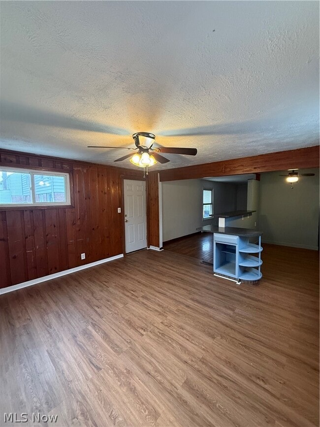 Photo - 1427 E 252nd St