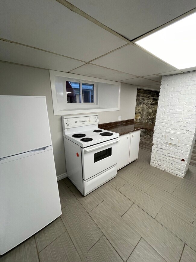 Building Photo - Charming South-End One-Bedroom Apartment in Victorian-Style Home – Steps from Dalhousie's Sexton ... Unit 1