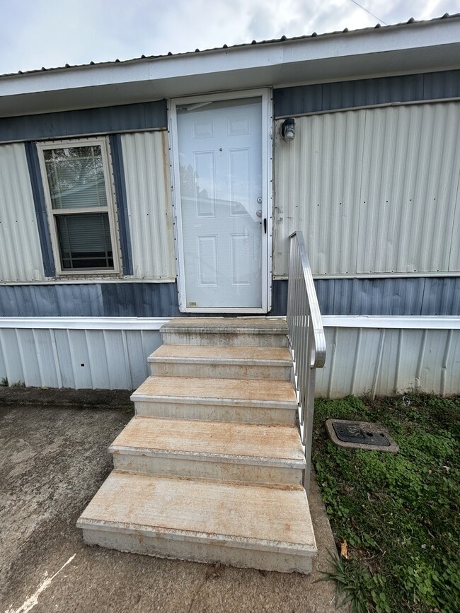 Photo - 202 Zackary St
