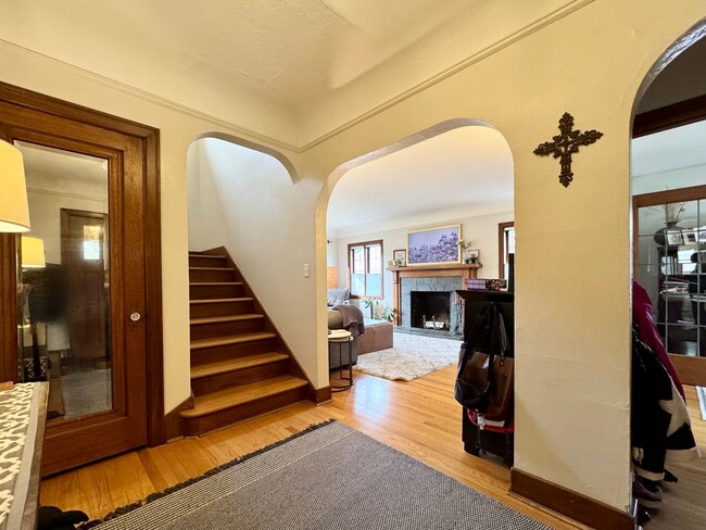 Photo - Admiral District~West Seattle Home